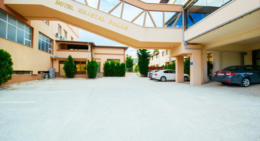 Free Private parking Hotel Kristal Palas
